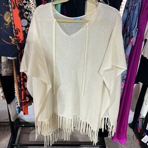 Beautiful J. McLaughlin cream cashmere poncho